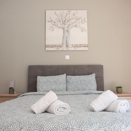 Newly Renovated Flat 500M From Subway Station Apartman Athén Kültér fotó
