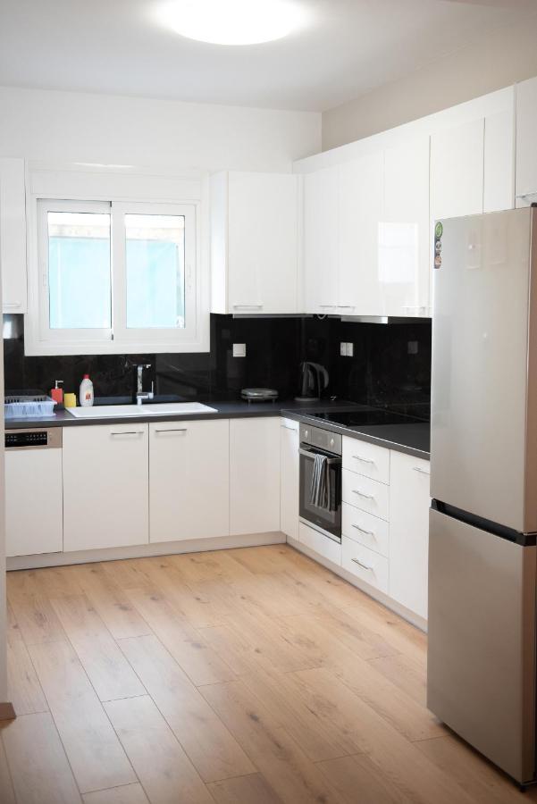 Newly Renovated Flat 500M From Subway Station Apartman Athén Kültér fotó